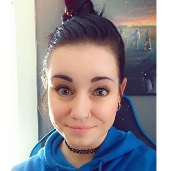 Meet your Posher, Jennifer - Picture 1 of 1